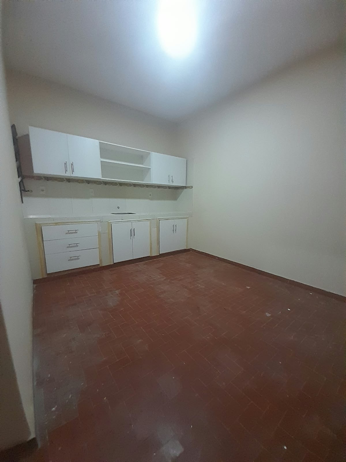 ALQUILO CASA DE 3 DORMITORIOS ZONA LUQUE CENTRO — foto 3