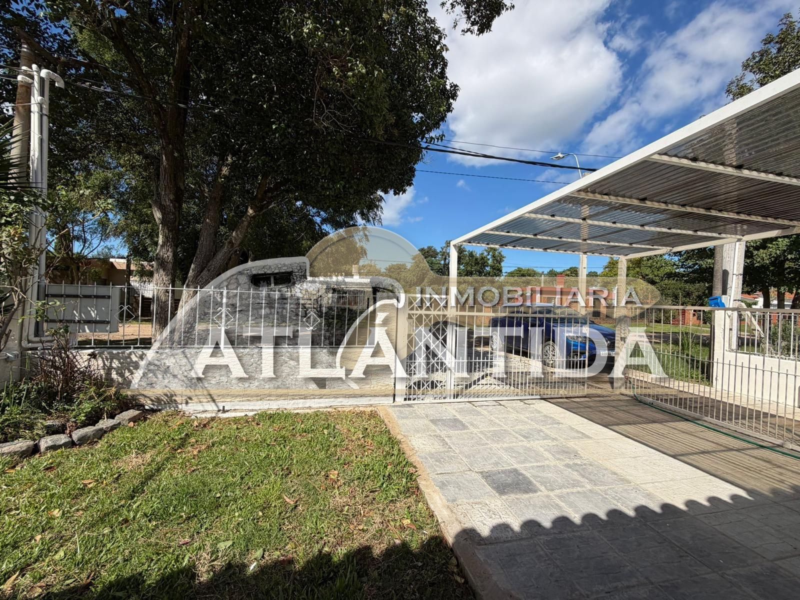 Alquiler Anual En Atlántida: 2 Dormitorios, Cocina Definida, Baño Y Jardín Al Frente Y Al Fondo. Inm Atlántida · Foto 2