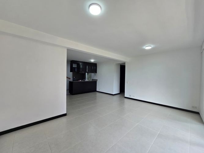 Apartamento de 3 alcobas en arriendo en Belén, Medellín, 80 m² · foto 3 de 19