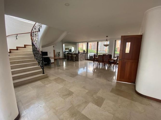 Apartamento de 4 alcobas en arriendo en El Poblado, Medellín, 400 m² · foto 2 de 20