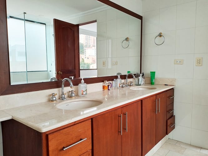 Apartamento de 4 alcobas en arriendo en El Poblado, Medellín, 400 m² · foto 16 de 20