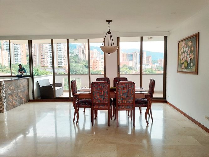 Apartamento de 4 alcobas en arriendo en El Poblado, Medellín, 400 m² · foto 8 de 20