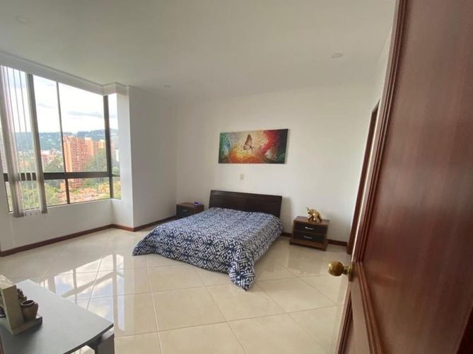 Apartamento de 4 alcobas en arriendo en El Poblado, Medellín, 400 m² · foto 3 de 20