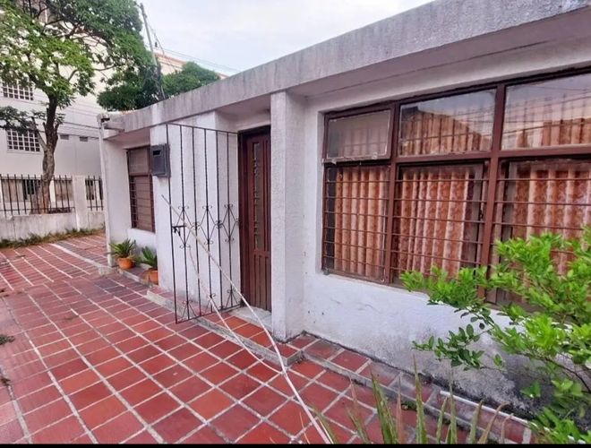 Casa de 5 alcobas en venta en Olimpico, Cali, 275 m² · foto 2 de 9