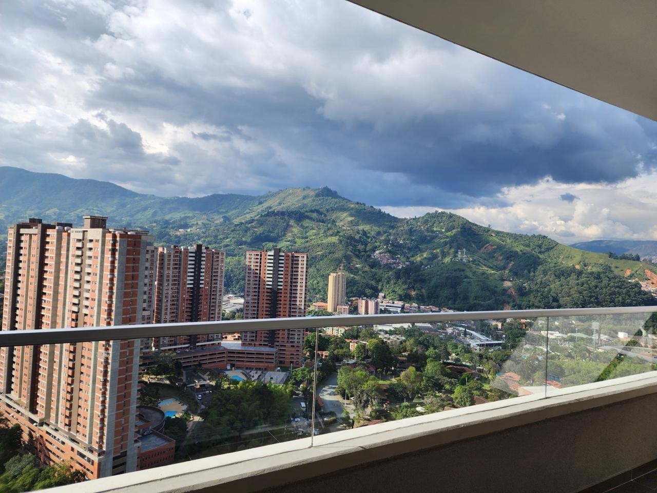 Apartamento en venta en Suramérica, Itagüí · foto 3 de 13