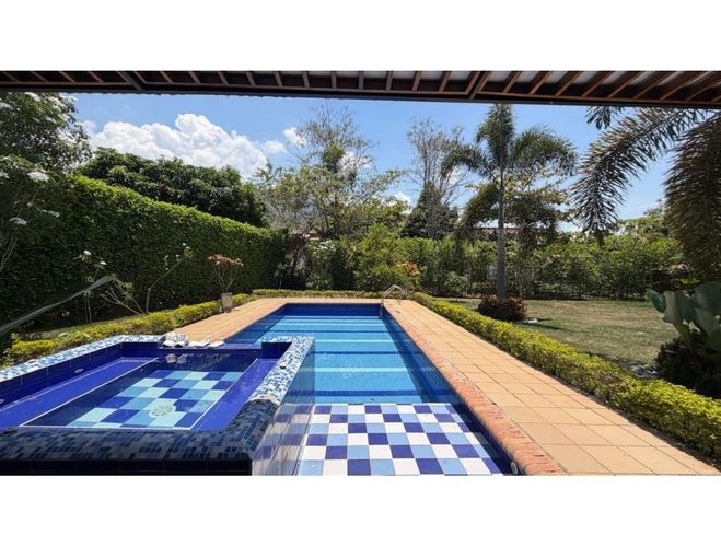 Casa de 4 alcobas en venta en Alfaguara, Jamundí, 540 m² · foto 2 de 14