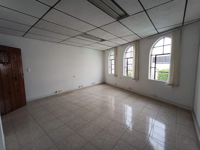 Oficina en arriendo en Versalles, Manizales, 24 m² · foto 2 de 5