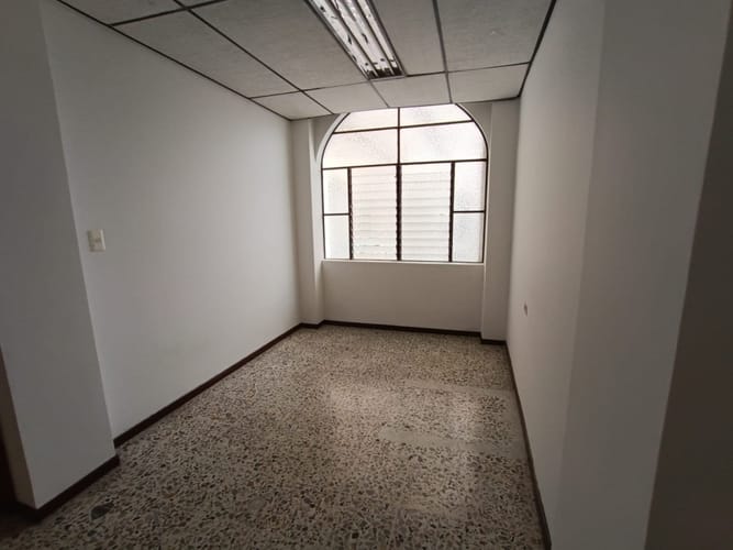 Oficina en arriendo en Versalles, Manizales, 27 m² · foto 3 de 5