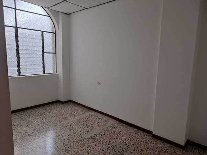 Oficina en arriendo en Versalles, Manizales, 27 m² · foto 4 de 5