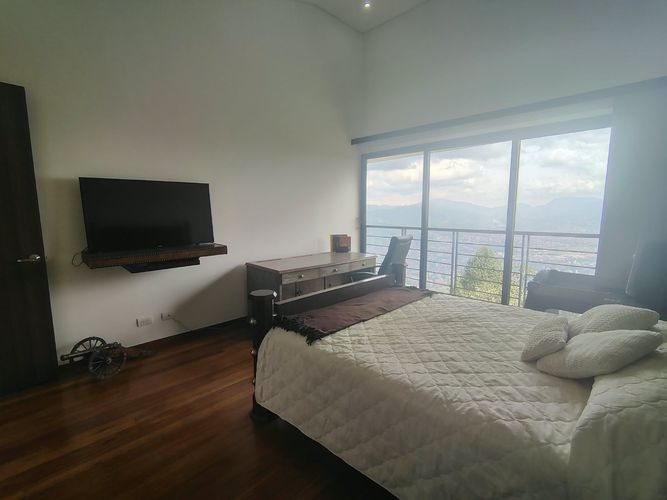 Casa de 4 alcobas en venta en Las Palmas, Envigado, 555 m² · foto 2 de 19