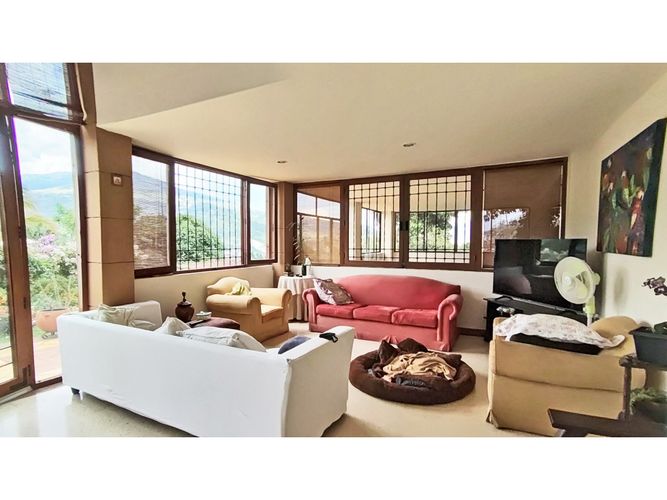 Casa de 7 alcobas en venta en Actividad Multiple, Copacabana, 643 m² · foto 6 de 24