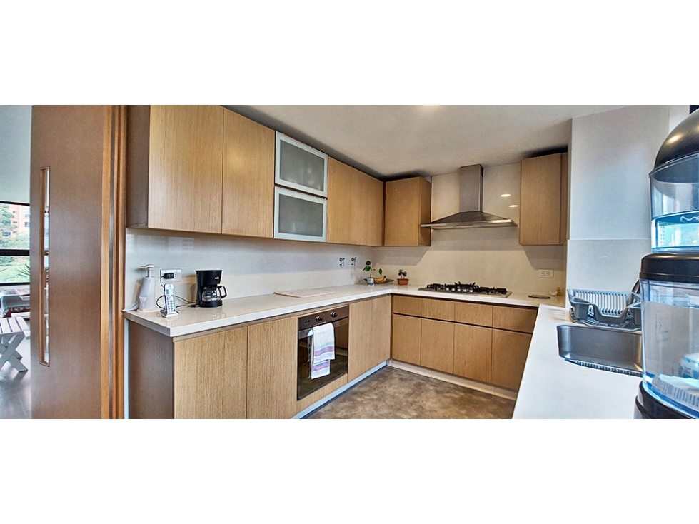 Apartamento en venta en El Poblado, Medellín · foto 8 de 24