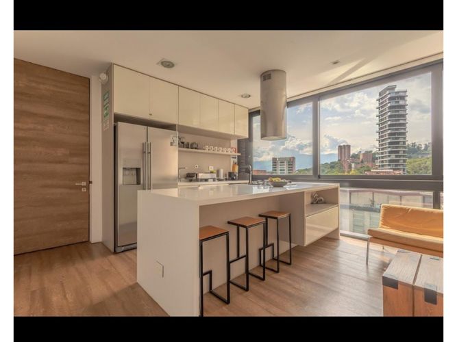 Apartamento en venta en Las Lomas No.1, Medellín · foto 2 de 16