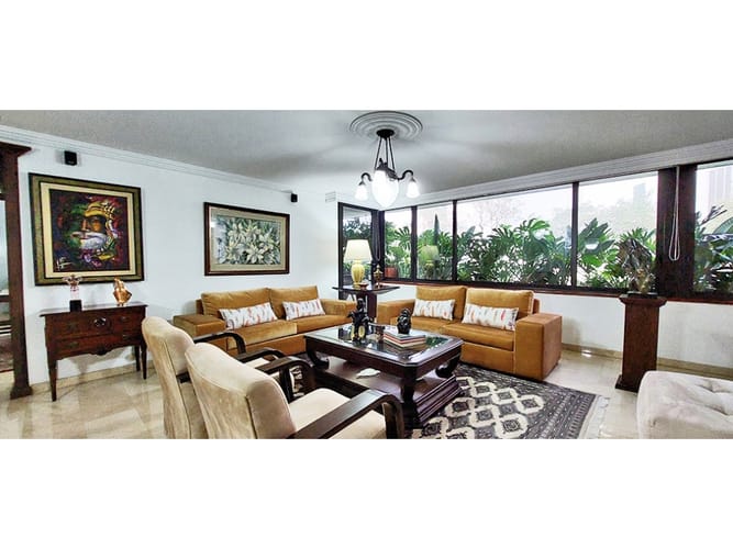 Apartamento de 3 alcobas en venta en El Poblado, Medellín, 225 m² · foto 2 de 19