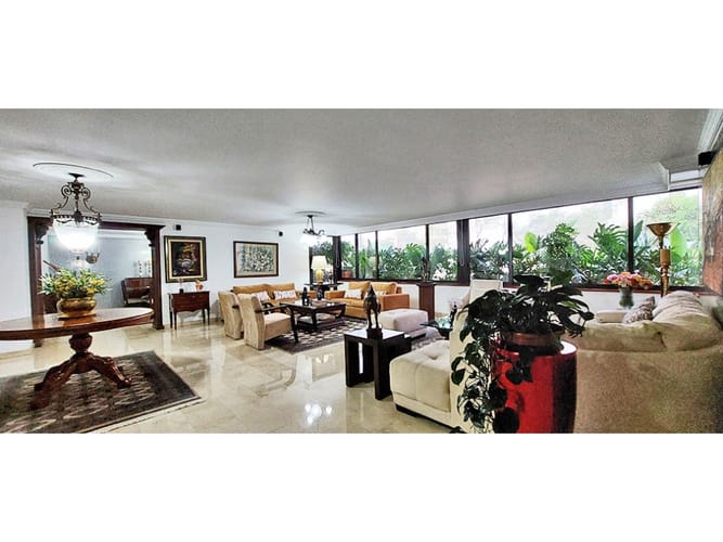 Apartamento de 3 alcobas en venta en El Poblado, Medellín, 225 m² · foto 3 de 19