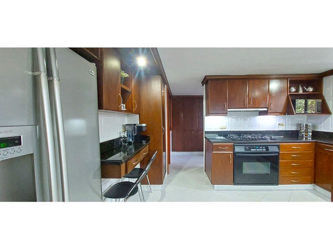 Apartamento de 3 alcobas en venta en El Poblado, Medellín, 225 m² · foto 8 de 19