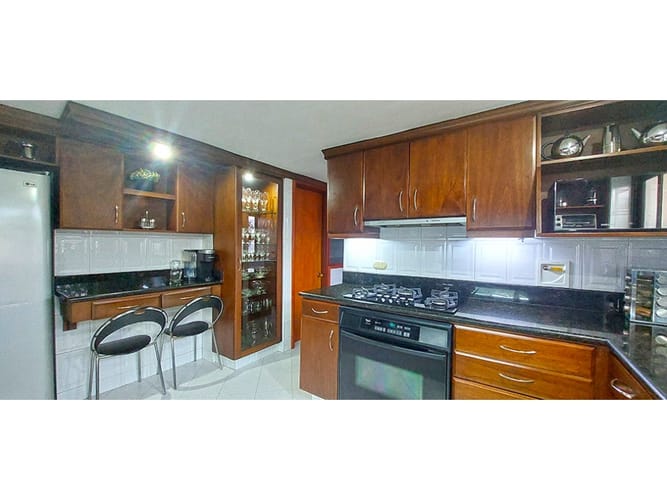 Apartamento de 3 alcobas en venta en El Poblado, Medellín, 225 m² · foto 9 de 19