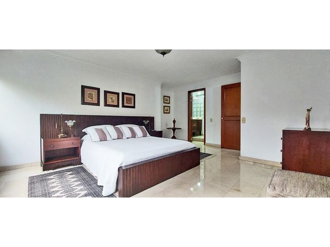 Apartamento de 3 alcobas en venta en El Poblado, Medellín, 225 m² · foto 14 de 19