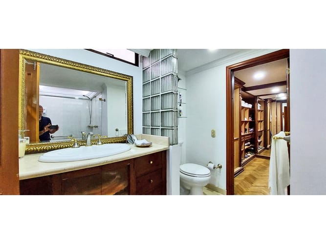Apartamento de 3 alcobas en venta en El Poblado, Medellín, 225 m² · foto 16 de 19