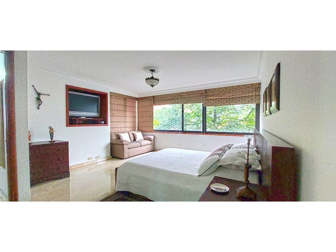 Apartamento de 3 alcobas en venta en El Poblado, Medellín, 225 m² · foto 17 de 19
