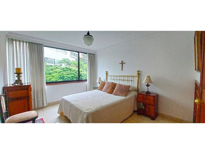 Apartamento de 3 alcobas en venta en El Poblado, Medellín, 225 m² · foto 18 de 19