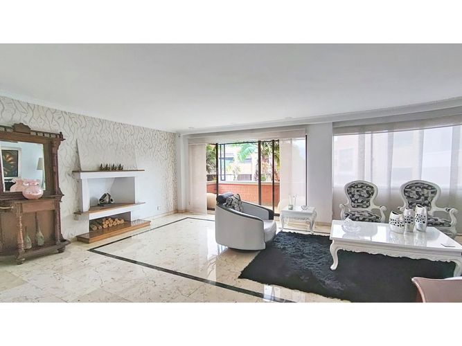 Casa de 3 alcobas en venta en La Visitación, Medellín, 274 m² · foto 3 de 24