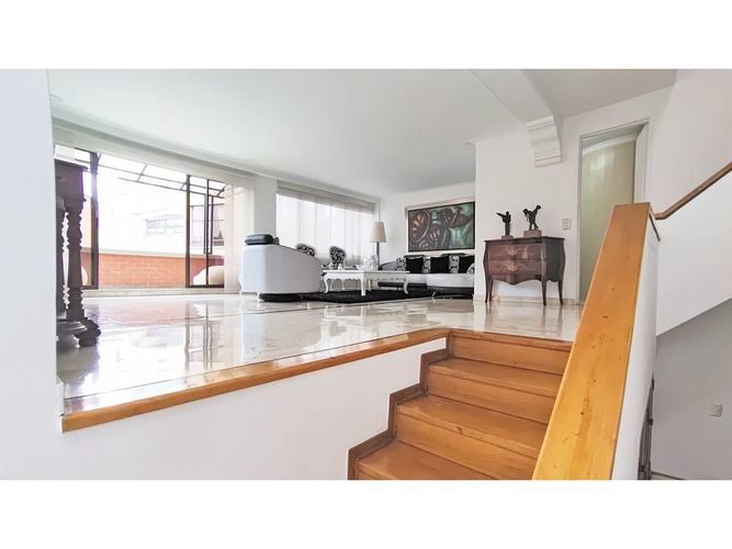 Casa de 3 alcobas en venta en La Visitación, Medellín, 274 m² · foto 4 de 24