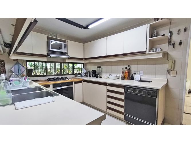 Casa de 3 alcobas en venta en La Visitación, Medellín, 274 m² · foto 6 de 24