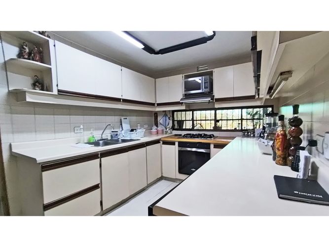 Casa de 3 alcobas en venta en La Visitación, Medellín, 274 m² · foto 8 de 24