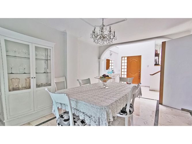 Casa de 3 alcobas en venta en La Visitación, Medellín, 274 m² · foto 9 de 24