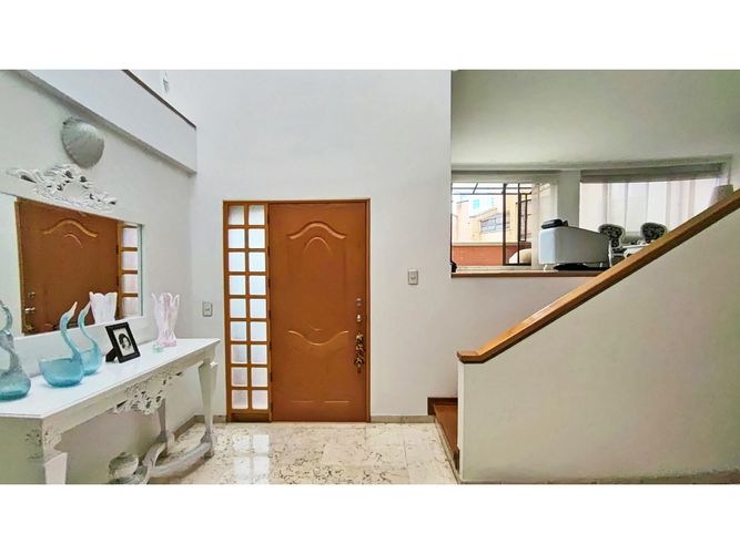 Casa de 3 alcobas en venta en La Visitación, Medellín, 274 m² · foto 10 de 24