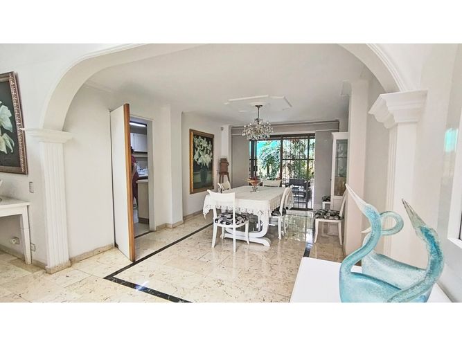 Casa de 3 alcobas en venta en La Visitación, Medellín, 274 m² · foto 11 de 24