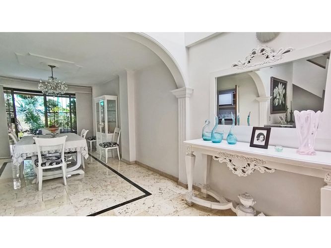 Casa de 3 alcobas en venta en La Visitación, Medellín, 274 m² · foto 12 de 24