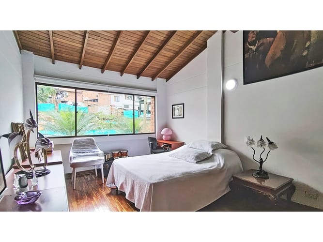 Casa de 3 alcobas en venta en La Visitación, Medellín, 274 m² · foto 16 de 24