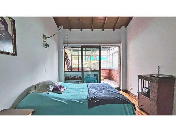 Casa de 3 alcobas en venta en La Visitación, Medellín, 274 m² · foto 23 de 24