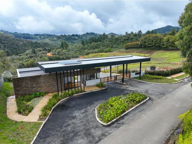 Lote en venta en Pantanillo, Envigado, 1027 m² · foto 3 de 4