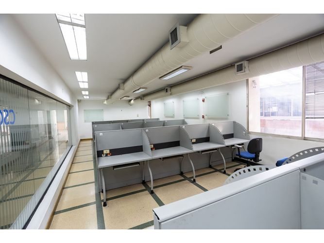 Oficina en venta en La Candelaria, Medellín, 2413 m² · foto 2 de 24