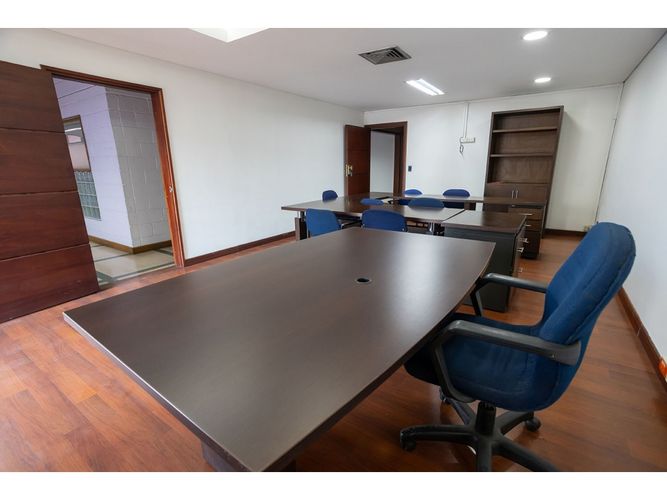 Oficina en venta en La Candelaria, Medellín, 2413 m² · foto 11 de 24