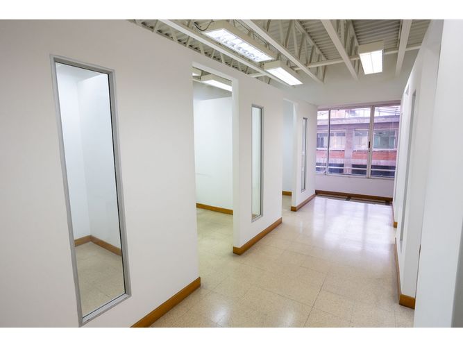 Oficina en venta en La Candelaria, Medellín, 2413 m² · foto 12 de 24