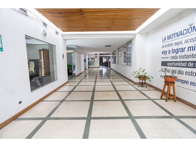 Oficina en venta en La Candelaria, Medellín, 2413 m² · foto 15 de 24