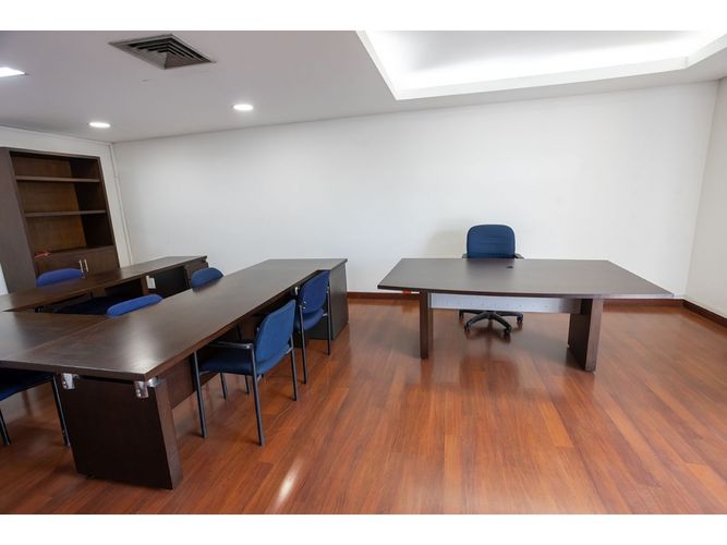 Oficina en venta en La Candelaria, Medellín, 2413 m² · foto 17 de 24