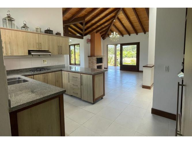 Casa de 2 alcobas en venta en La Ceja, 158 m² · foto 2 de 19