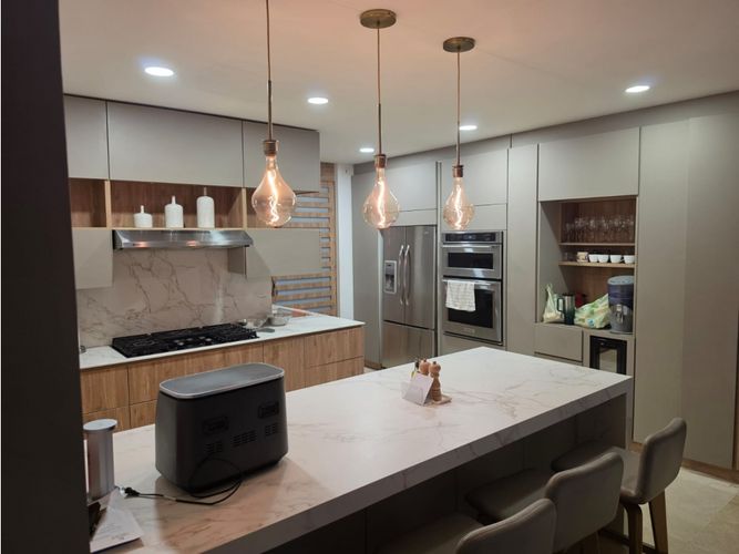 Apartamento de 3 alcobas en venta en Cristales, Cali, 198 m² · foto 3 de 14