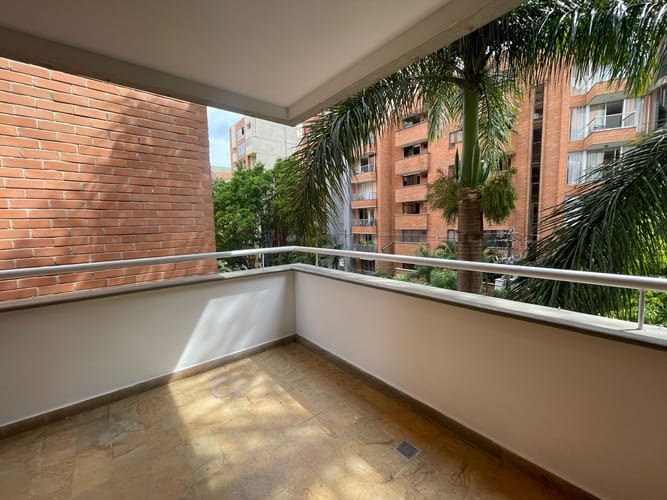 Apartamento de 3 alcobas en arriendo en Laureles, Medellín, 105 m² · foto 2 de 19