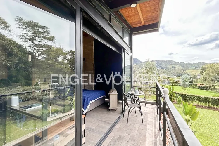 Casa de 5 alcobas en venta en So�Adora, La Ceja, 250 m² · foto 10 de 14