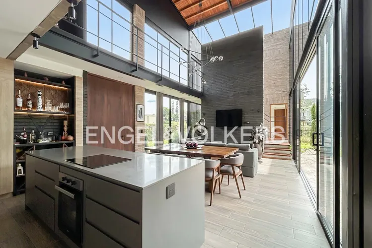 Casa de 5 alcobas en venta en So�Adora, La Ceja, 250 m² · foto 2 de 14