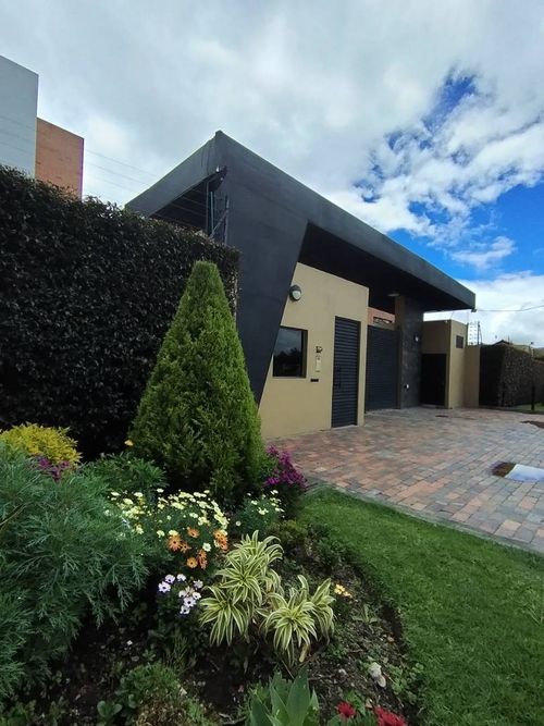 Casa de 4 alcobas en venta en Fonquetá, Chía, 290 m² · foto 2 de 24