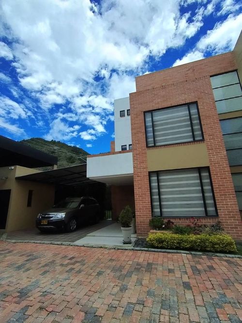 Casa de 4 alcobas en venta en Fonquetá, Chía, 290 m² · foto 3 de 24