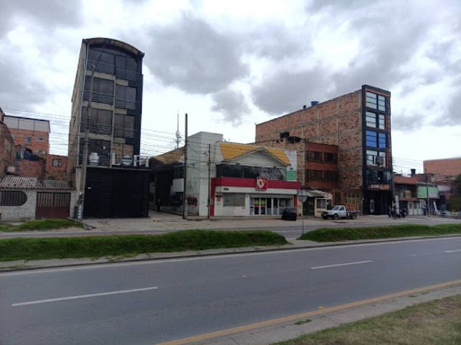 Casa de 2 alcobas en venta en Zona Industrial, Bogotá, 653 m² · foto 2 de 18