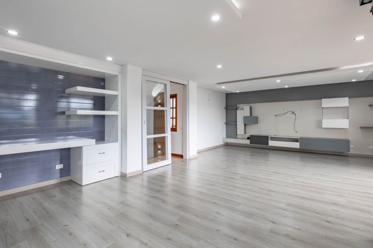 Casa de 4 alcobas en venta en Club De Los Lagartos, Bogotá, 268 m² · foto 3 de 20